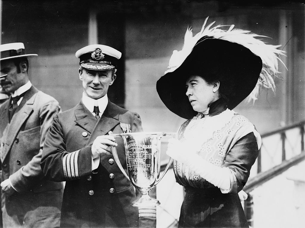 Molly Brown giving Captain Arthur Henry Rostron an award for his service in the rescue of Titanic's surviving passengers
